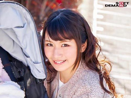 【マジックミラー号】授乳に追われる豊満な母親が、禁断の誘惑に負けて無毛のまま快楽の渦へ！