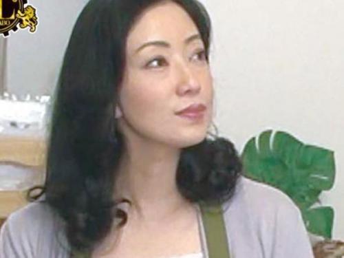 ＜おばさんレンタルｘ五十路＞長らく肉棒お預け中のおばさんが若いチン〇で理性崩壊‼