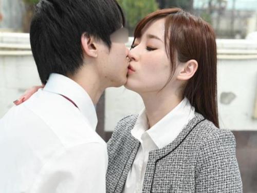 ＜マジックミラー号＞教育一筋だった美人先生が卒業式を終えた生徒とキスして極上筆おろし！