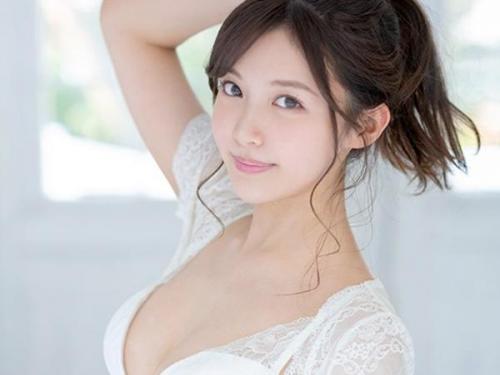 ＜AVデビューｘ夏木りん＞黒髪ロングの正統派美少女が色白ボディを曝け出し初撮りセックス！