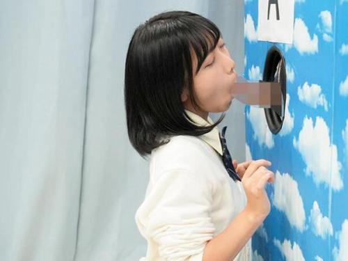 【MM号】＜マジックミラー号＞彼氏のアレを当てるはずが、見知らぬ男のモノを咥え込む制服の美少女！