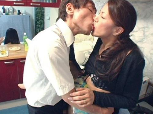 ＜ハメ撮りｘ嫁の母＞妖艶ボディを持て余す美熟女母が娘婿の熱い肉棒にぶち込まれてイキまくる！