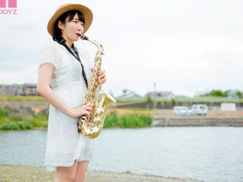 ＜AVデビューｘ結城かずな＞まだあどけないショートカット美少女がたわわに実った巨乳揺らして濃厚セックス！