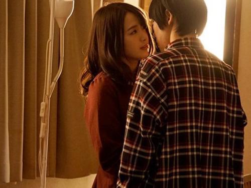 ＜向井藍＞夫との淡泊な日常に不満な美人妻が帰省先で昔の知り合いを呼び出し濃厚不倫セックス！