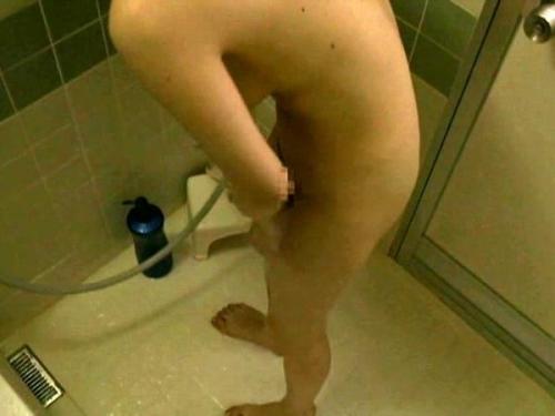 【ヘンリー塚本】欲望に溺れる人妻が直面した、背筋も凍るサディスティックな集団凌辱の現実！
