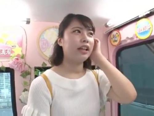 ＜マジックミラー号＞いつでもヤりたい年頃の美人女子大生がMM号のシチュに興奮して発情セックス！