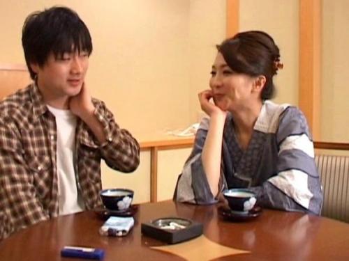 ＜艶堂しほりｘ女教師＞妖艶ボディの美熟女先生が熟れた肉体を曝け出し濃厚淫乱セックス！