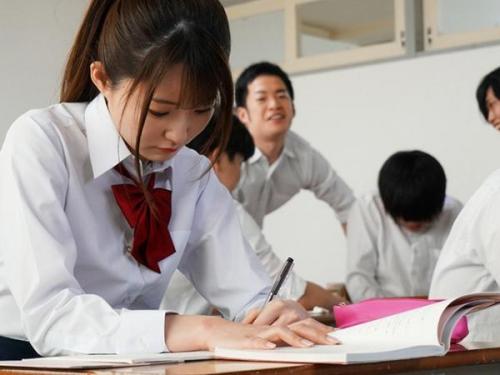 【パンスト】制服を纏った女子高生の黒いタイツを引き裂き、その秘部を侵す恥辱的な強制行為の映像記録