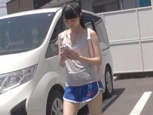 ＜素人ナンパ＞エッチ大好きイマドキ美少女がノーブラちっぱいをたっぷり責められ乱交セックス‼