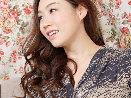 ＜美熟女ｘナンパ＞お金はあるけどチンポが足りないセレブ奥さんがナンパ男に言いくるめられてマン〇を開く！