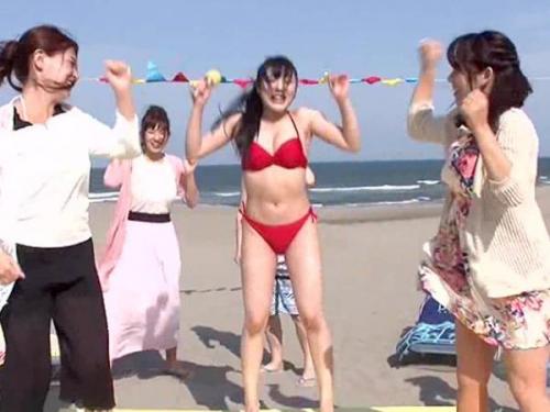 ＜近親相姦ｘ野球拳＞真夏のビーチで親子で真剣勝負！負けたらそのまま野外近親セックス！