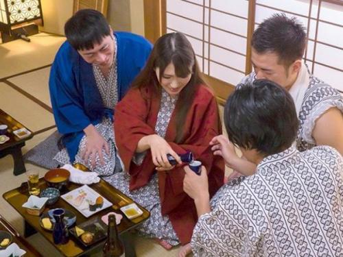 ＜三原ほのか＞スタイル完璧な豊満な美人妻が夫と共に温泉旅行で他の宿泊者に深奥まで貫かれ絶頂を繰り返す！