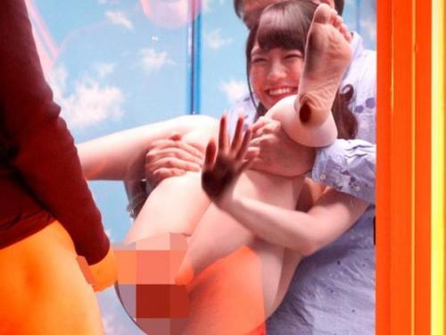 ＜逆転マジックミラー号＞外から丸見えと知らない美少女がエッチなマン〇を晒してハメまくる‼