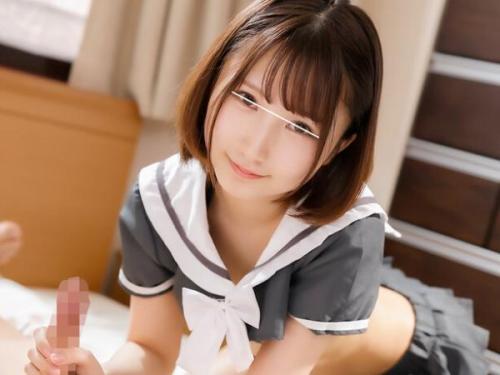 【クンニ】＜禁断の愛＞制服姿の小柄な妹が大胆なランジェリーで兄を誘惑し、禁じられた情事へと誘う！