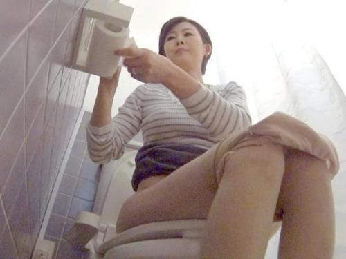 ＜熟女連れ込み＞最近チン〇日照りの熟女奥さんが若い肉棒を膣奥ハメてドスケベ不倫セックス！