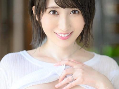 ＜奥美遥＞既婚に見えない極上ボディの美人妻が他人棒にハメられ巨乳を震わせイキまくる！