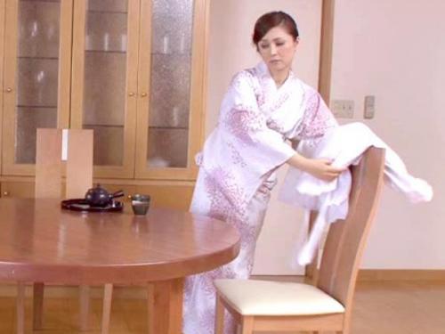 ＜松嶋友里恵ｘ近親相姦＞長年夫に抱かれず性欲溜まった美熟女母が義息の肉棒で禁断行為‼