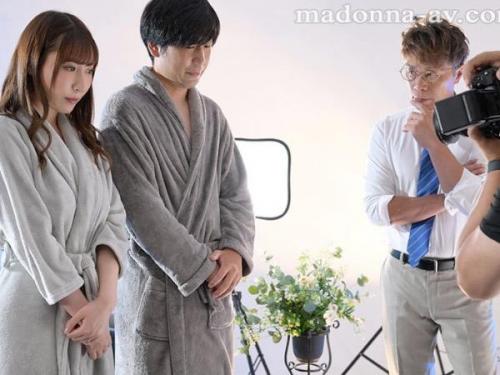 【ヌード】「もっと淫らなポーズ、教えてください…」羞恥とオイルに塗れ、卑猥なメスに調教された巨乳妻！