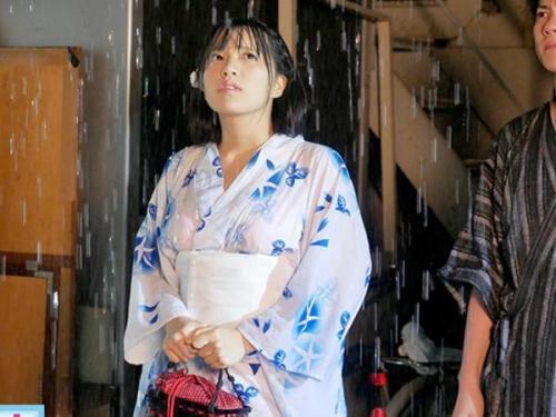 ＜根尾あかり＞浴衣の似合う激カワ美少女が同級生と雨宿りのつもりで入ったラブホで濃厚セックス！
