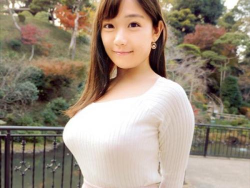 ＜女子大生ｘ素股企画＞感度抜群な巨乳女子大生が素股でパンティびしょ濡れにして我慢できずに本番セックス！