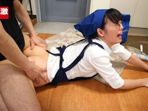 魅力的な女性と密室で、思わず心を奪われるセクシーな家事代行スタッフとの理性が揺らぐ瞬間！