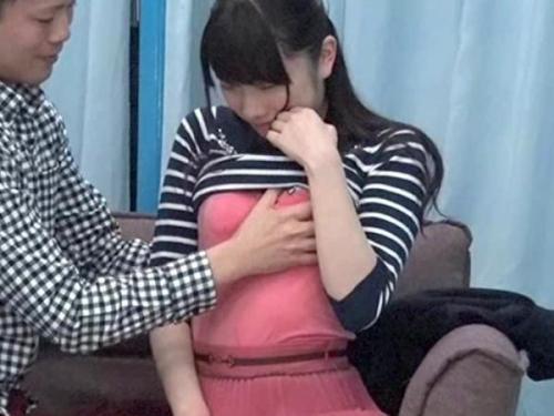 ＜マジックミラー号＞心優しい美人お姉さんが恥じらいながらも早漏チン〇を導き本気セックス！