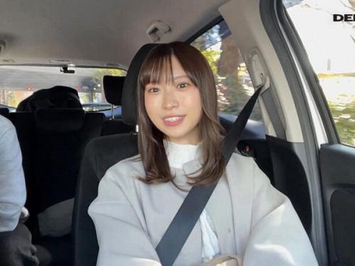 アルバイトの魅力的な素人娘が車内で至福のフェラ！喉の奥までたっぷりと注がれて思わず微笑み