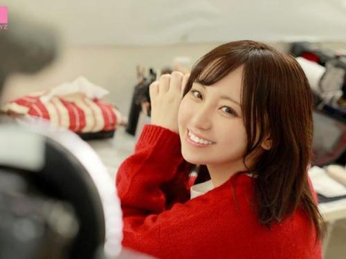 ＜AVデビューｘ清水あんな＞透き通るような色白肌の現役女子大生がかわいいお口でチンポを咥えて大胆デビュー！