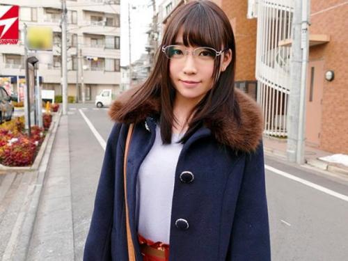 【制服】欲望に忠実な妄想女子高生、制服姿の文系美少女がエロスに真剣に挑む！