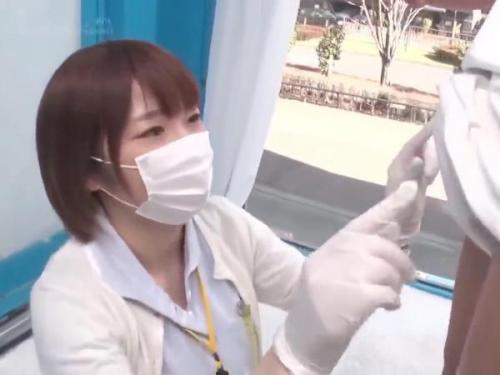 ＜マジックミラー号＞心優しい白衣の天使のお姉さんが勃起チン〇を優しく咥えて本気セックス！