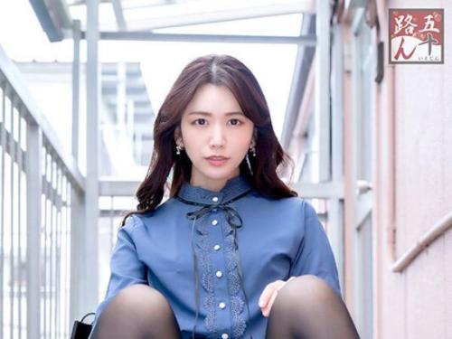 【変態奥様】「エッチなことは好きです…」初対面のおじさんに恥じらいながらパンストフェチプレイで覚醒していく美人妻。