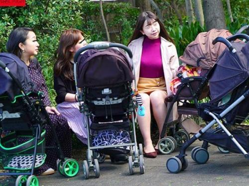 ＜ハメ撮りｘ人妻＞産後でセックスレスな美人妻が肉棒欲しがるおマン〇に他人棒ぶち込まれてイキまくる！
