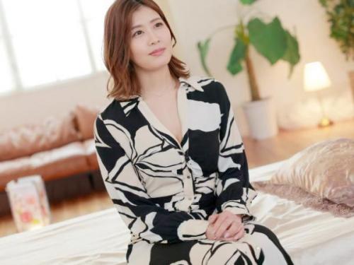＜AVデビューｘ山口さくら＞プロポーション抜群の美人妻が色白ボディを晒して大胆ファック‼