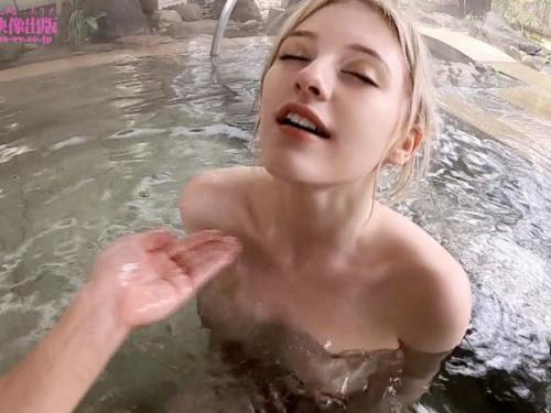 ＜メロディー・雛・マークス＞開放的なエッチが大好きの白人美女が露天風呂での濃厚エッチで中出しセックス！