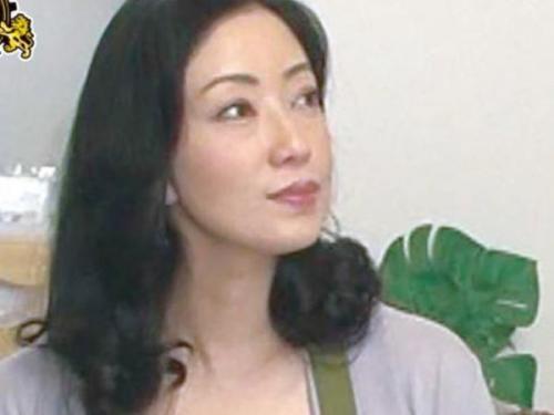 ＜おばさんレンタル＞長らくチン〇日照りな熟女奥さんがバキバキ他人棒にしゃぶりついて肉欲ファック！