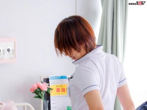 成熟した魅力を持つ人妻が、愛情を込めて射精を管理！射精依存を克服するための特別な治療センターで、魅惑的なヒップを持つ看護師が精子を巧みに導き出す！
