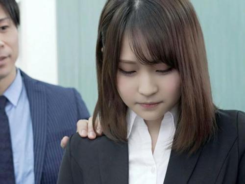 ＜酒井莉乃ｘ出張先相部屋＞キャリアに燃えるスレンダー美女社員が苦手だった中年上司に一晩中愛され、快楽に溺れる！