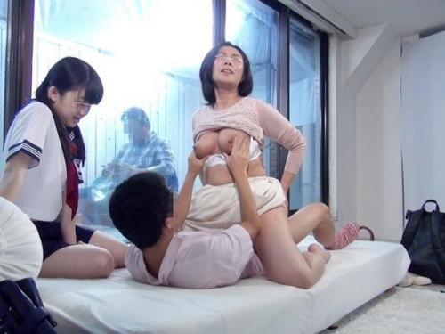 【親子丼】魔法の鏡の向こうに父親が存在しながらも…制服を身に纏った女学生と母親が、純潔を保つ息子のために