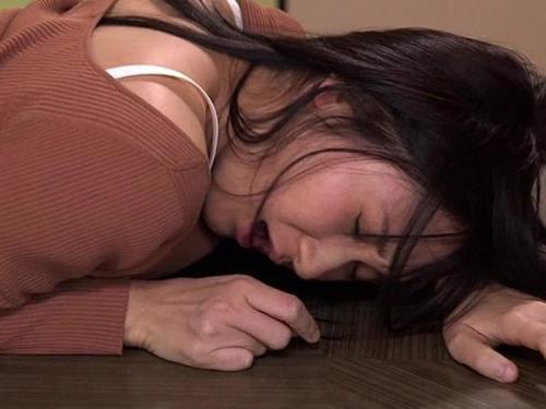 【ながえスタイル】あの絡みつくような舌の感触が脳裏に焼き付いて離れない…熟練の年配紳士にだけ心を開く、妖艶な官能美熟女妻の物語！