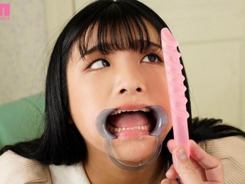 純真な外見の裏に潜む、究極のマゾ性癖を持つ変態娘が喉奥まで責められ、えずきながらも欲望に溺れる！
