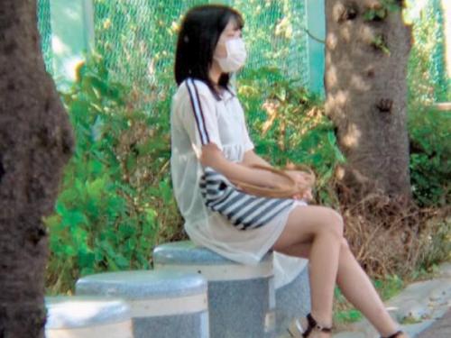 ＜ホームレス女子＞地味系宿無し美少女が濃厚オヤジに拾われてお風呂場覗かれエチエチ行為に‼