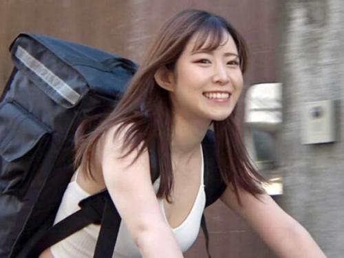 ＜ウーハービッチ＞淫乱マン〇をお届けする美人お姉さんが客先で即ハメされてイキまくる！