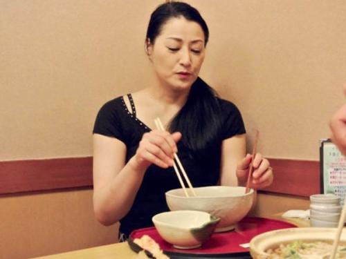 ＜藍原かおるｘ五十路熟女＞長年レスで性欲ため込んだ人妻おばさんがナンパチン〇でハメまくる‼