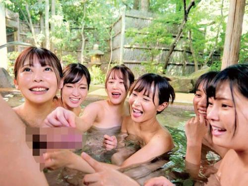 【集団】エロス全開のお姉さまたちがクラスメイトの硬くなったアレを分け合って精液を搾り取る！