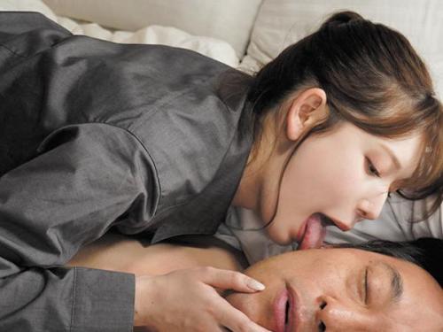 ＜明里つむぎ＞気になる男は逃さない肉食美女が既婚者チン〇を誘惑して一方的なザーメン搾取！