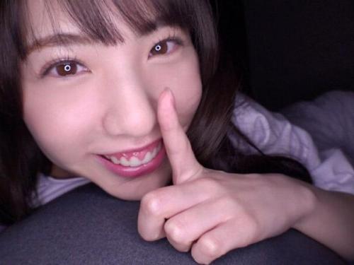 【チンポ】小悪魔な美少女が耳元で甘い淫語をささやき、乳首を責めつつ、勃起した肉棒をスカート内に隠しながら巧みに挿入してくる誘惑の瞬間...