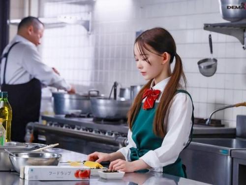 【父と娘】「この濃厚な味わいがたまらない…」毎晩、娘の特別なエッセンスを堪能し、新たな料理のアイデアを生み出しています。