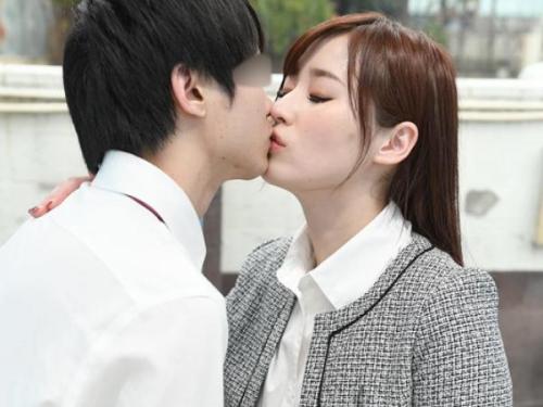 ＜マジックミラー号＞抜けるような色白美人教師が卒業迎えた生徒の肉棒咥えて筆おろし！