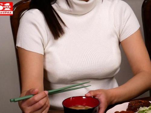 透ける衣服で大胆に誘惑する魅惑の美女！豊満なボディを持つ彼女が、なんと運命の女性であり、妻の連れ子だった！