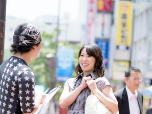 【熟女】「はやくちょうだい!♡」ナンパに驚きながらもOKする熟女たち。隠しているけど本当は熟女も乱れたい！ぐちょぐちょに濡らしたマンコで男に食らいつく